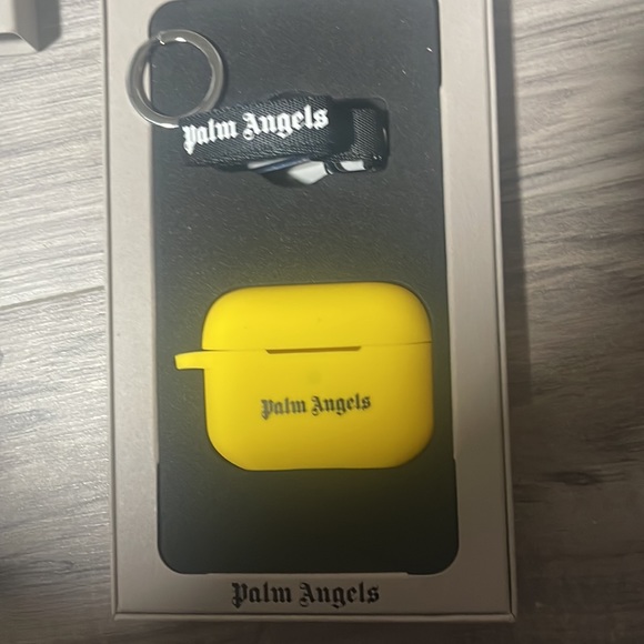 Palm Angels Classic Logo AirPod Pro Case new in box - Picture 6 of 6